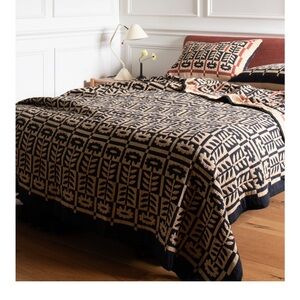 Schoolhouse Stillwater Floral Quilt